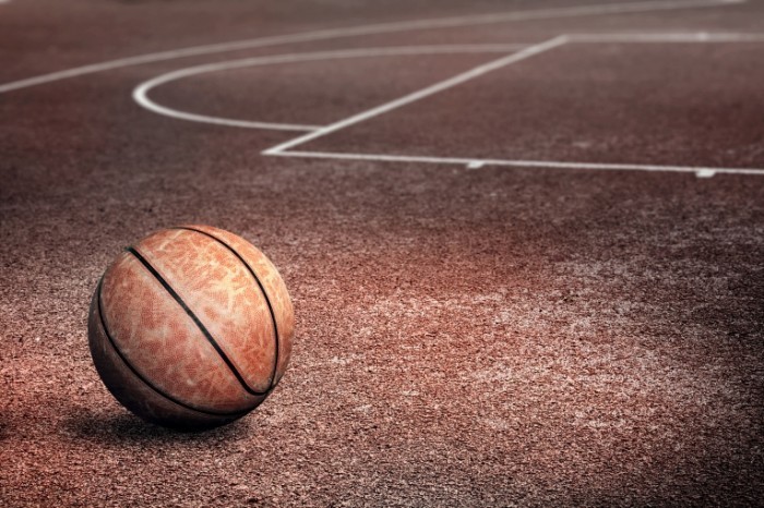 Basketball Court Fotolia 700x466 Баскетбольный мяч   Basketball