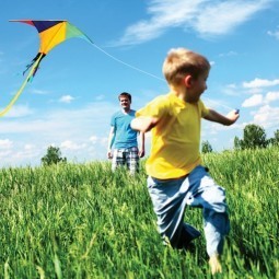 Мальчик с воздушным змеем - Boy with a kite