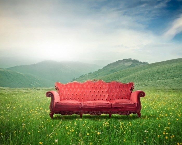 Fotolia 34261627 Subscription Monthly XXL 700x557 Винтажная софа на природе   Vintage sofa on nature