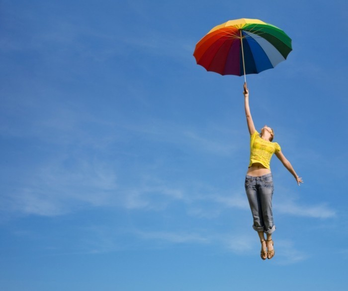 fotolia umbrella flying 700x584 Девушка с зонтом в небе   Girl with an umbrella in the sky