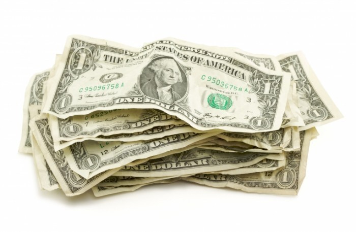 shutterstock 14269210 700x457 Долларовые купюры   Dollar bills