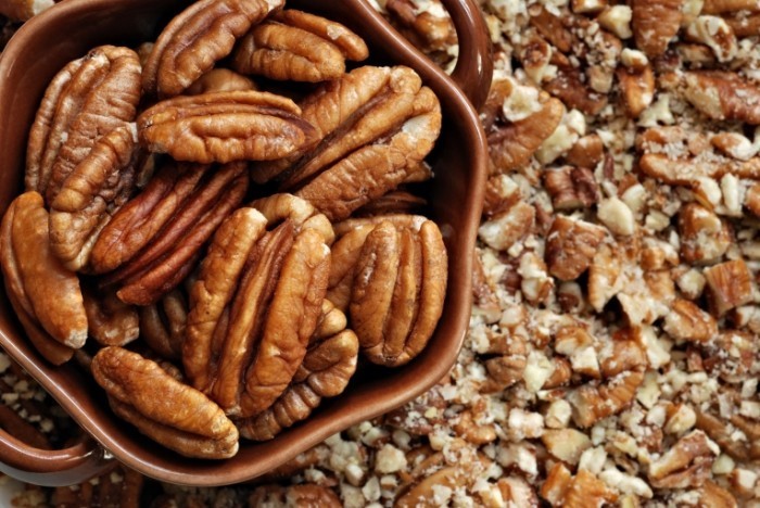 shutterstock 39579958 mall dish of fresh pecan halves on background of crushed web 700x468 Грецкие орехи   Walnuts