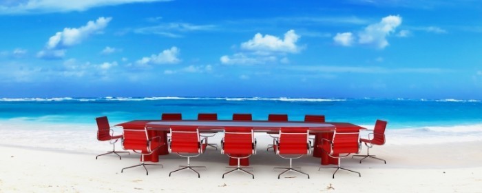 shutterstock 4996624 700x280 Круглый стол на берегу моря   Round table on the beach