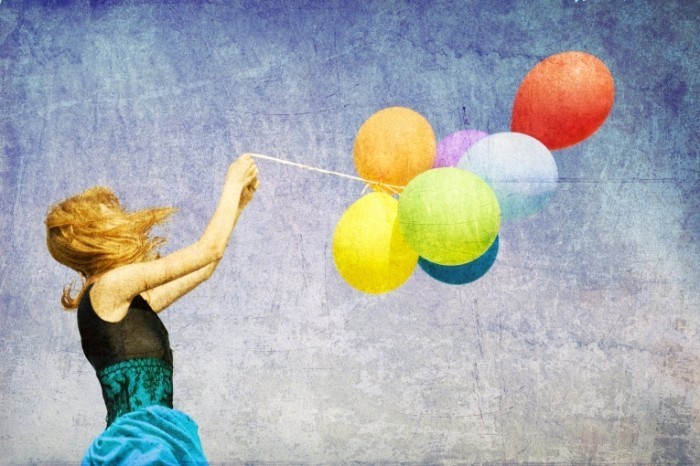 shutterstock 82919143 2 700x466 Девушка с воздушными шарами   Girl with balloons