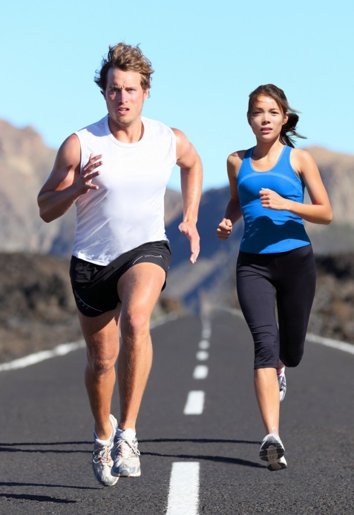 shutterstock 95704522 1 700x1020 Пара на пробежке   Couple jogging