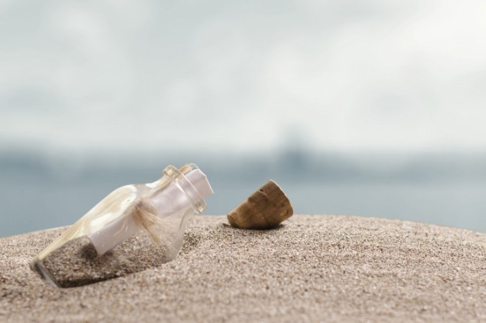 photodune 4017629 700x466 Послание в бутылке   Message in a bottle