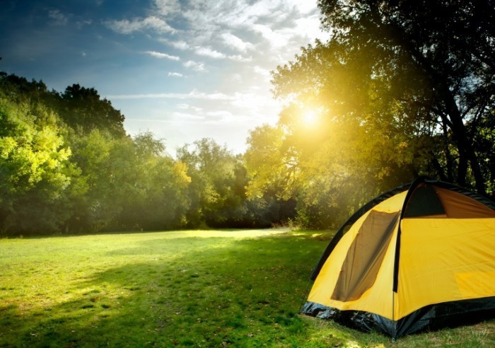 shutterstock 109609190 700x492 Палатка на природе   Tent Camping