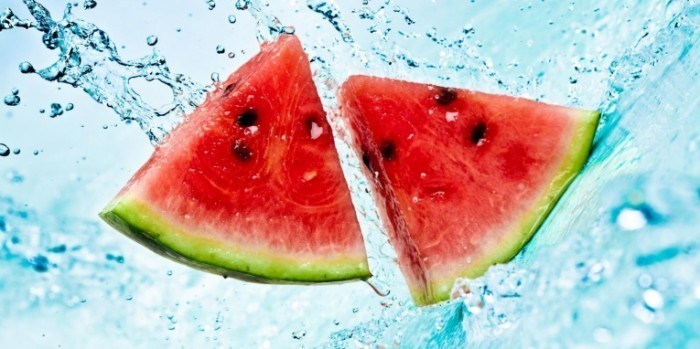 shutterstock 73561954 0 700x349 Арбуз в воде   Watermelon in water