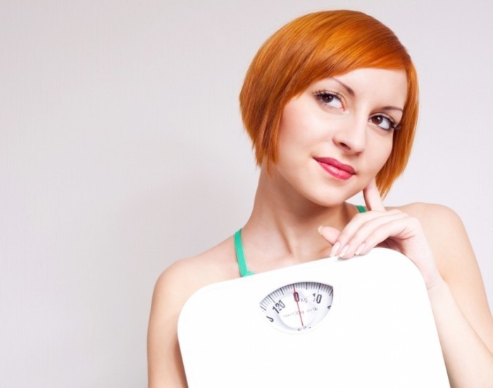 woman and scale shutterstock1 700x551 Девушка с весами   Girl with weights