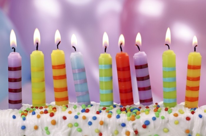 Kids birthday candles istock May 2014 700x461 Свечки на день рождения   Candles on birthday