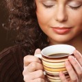 Кучерявая девушка с кофе - Curly girl with coffee