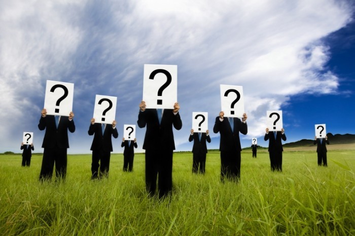 shutterstock 85011343 700x465 Мужчины со знаками вопросов   Men with question marks