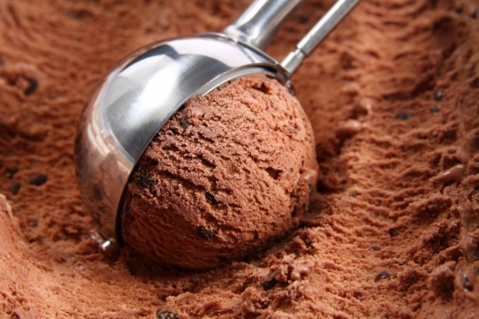 shutterstock 98108381 700x466 Шоколадное мороженое   Chocolate ice cream