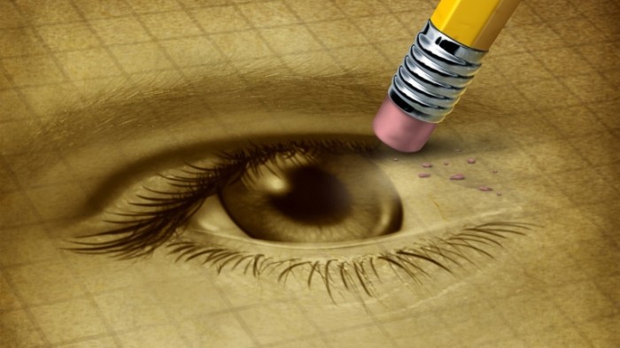 2013 7 23 Fotolia 44079106 M 700x393 Глаз с карандашом   Eye with a pencil