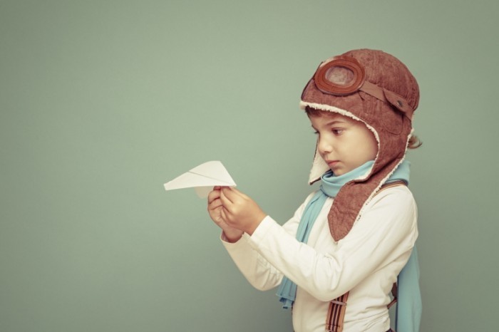 55624614 1 700x466 Мальчик с самолетом   Boy with plane