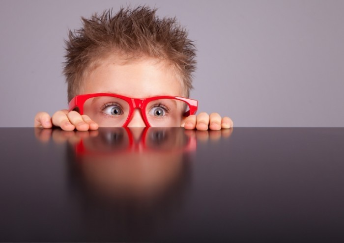 Dollarphotoclub 48896337 700x495 Мальчик в очках   Boy with glasses