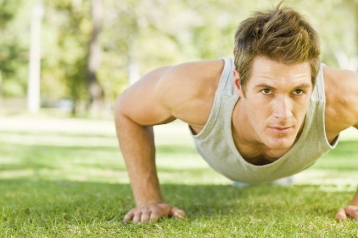 man exercsing istock image 700x465 Парень отжимается   Guy pushed