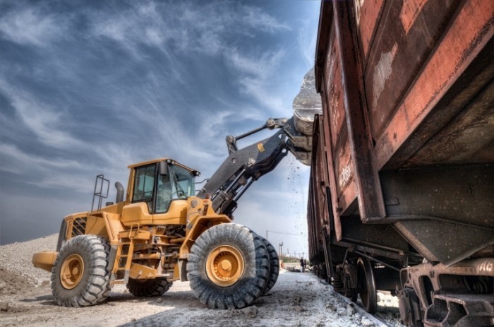 shutterstock 123529891 700x463 Трактор с краном   Tractor with crane