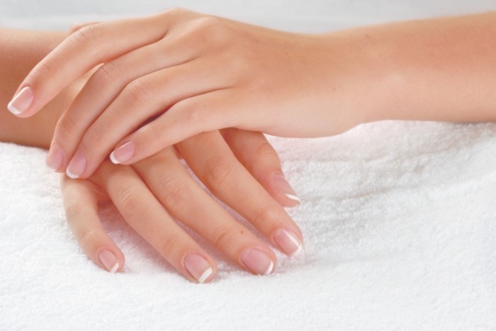 shutterstock 21843178 700x467 Французский маникюр   French manicure