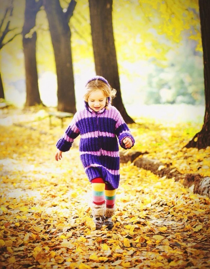 thumb w1200 700x897 Девочка в листьях   Girl in the leaves