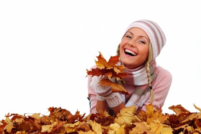    yellowj Fotolia.com  700x466 Девушка с желтыми листьями   Girl with yellow leaves