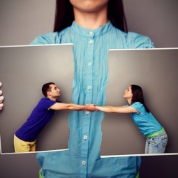 Девушка с фото в руках - Girl with hands photo