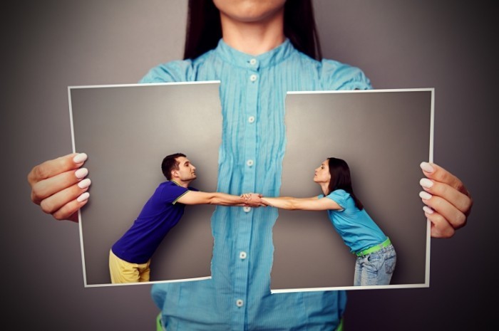 Dollarphotoclub 52486973 700x465 Девушка с фото в руках   Girl with hands photo