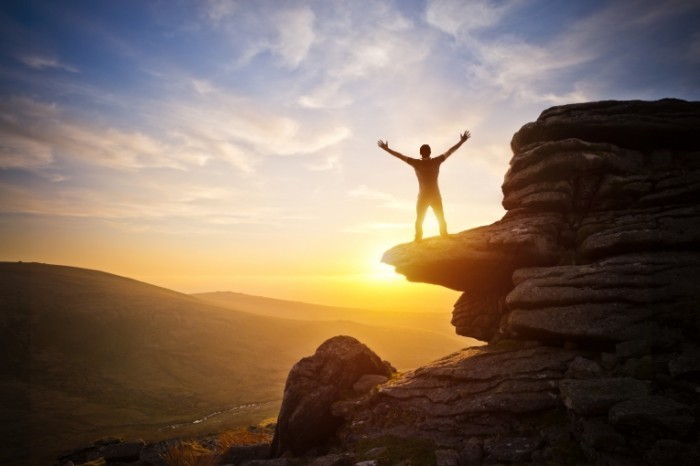 Dollarphotoclub 60946241 700x466 Человек на горе   Man on the mountain