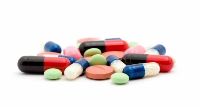 Fotolia 10686702 M 700x371 Горсть таблеток   Handful of pills