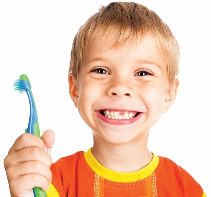 Fotolia 19980531 M 700x652 Мальчик с зубной щеткой   Boy with a toothbrush