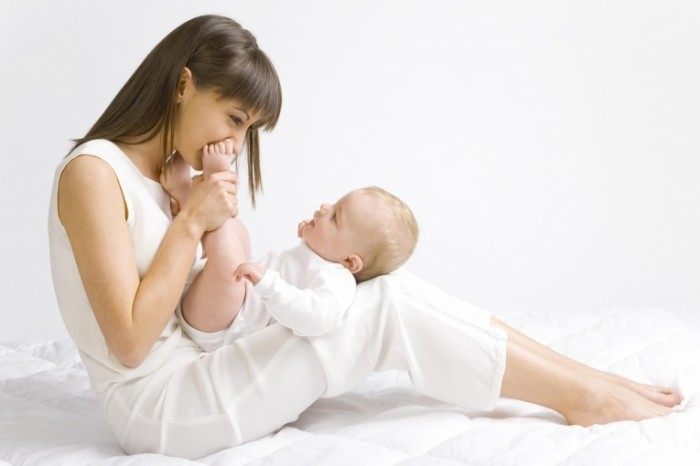 Fotolia 3468381 Subscription L 700x466 Женщина с малышом   Woman with baby