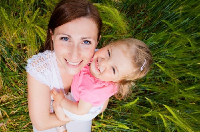 Fotolia 41905772 Subscription L 700x465 Женщина с девочкой   Woman with girl