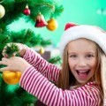 Девочка возле елки - Girl near the Christmas tree