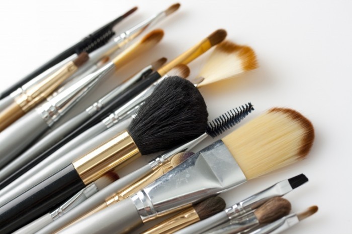 fotolia 15757362 subscription xl 700x466 Кисти для макияжа   Makeup Brushes