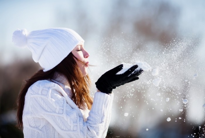 shutterstock 147351284 700x470 Девушка в перчатках   Girl in gloves