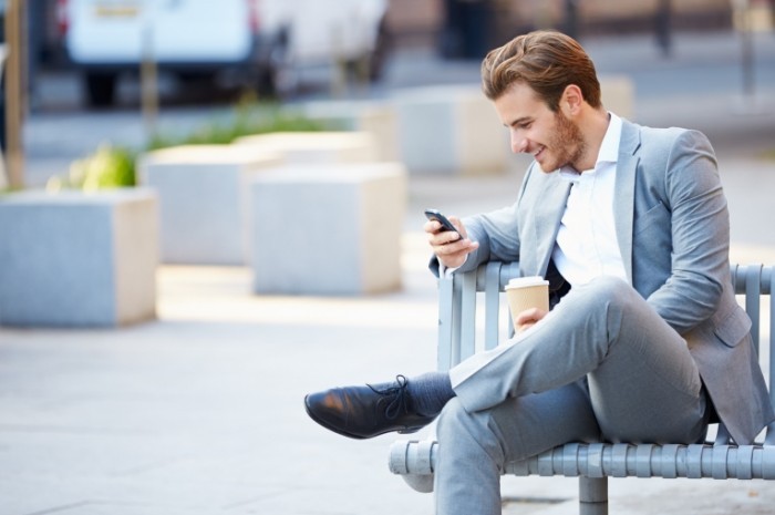 64194617 700x465 Парень с телефоном и кофе   Guy with the phone and coffee