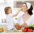 Мама с дочкой на кухне - Mother and daughter in the kitchen