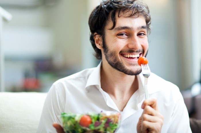 dollarphotoclub 50619773 700x466 Парень с салатом   Man with salad