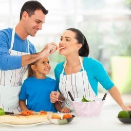 Семья на кухне - Family in the kitchen