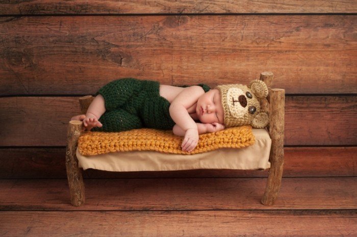 dollarphotoclub 56745199 700x465 Новорожденный в вязаных вещах   Newborn in knitted things