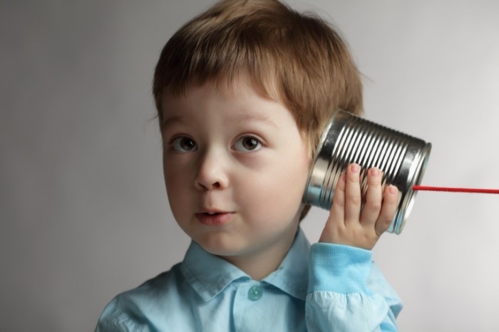 Dollarphotoclub 41909595 700x466 Ребенок с жестяной банкой   Child with tin cans