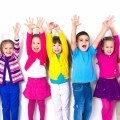 Дети в разноцветной одежде - Children in colorful clothes