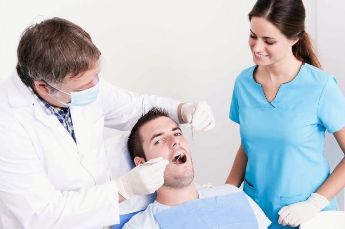 Dollarphotoclub 56712058 700x465 Пациент у стоматолога   Patient at the dentist