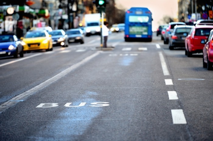 Dollarphotoclub 70462829 700x465 Дорога с машинами   Road with cars