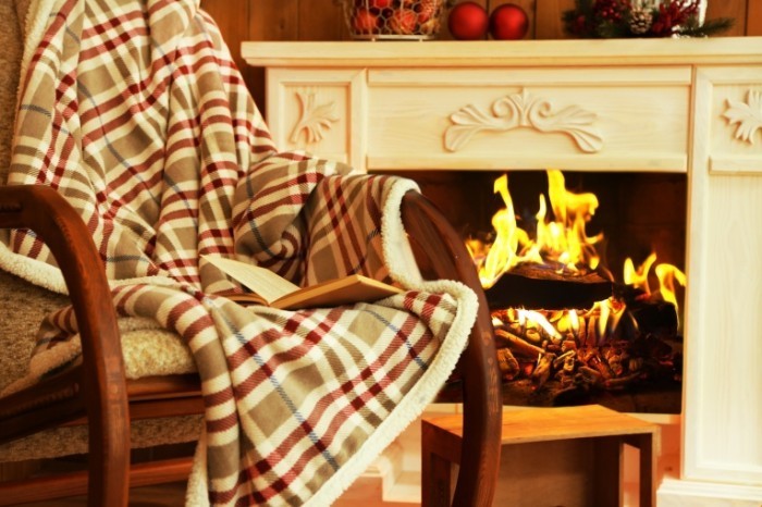 Dollarphotoclub 74511588 700x466 Плед у камина   Plaid fireplace