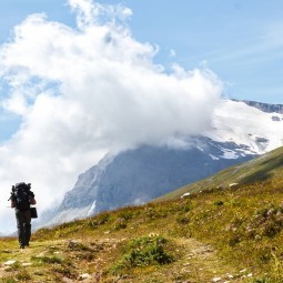 Турист в горах - Tourists in the mountains