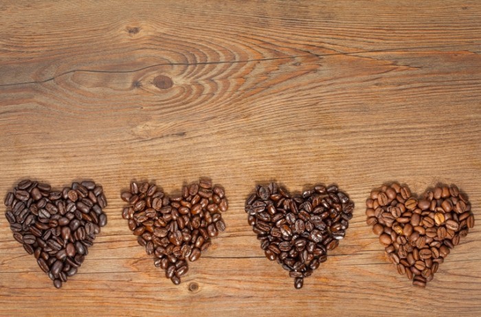 Dollarphotoclub 68189159 700x461 Сердечки из зерен кофе   Hearts of coffee beans