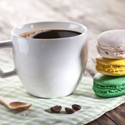 Кофе с макарони - Coffee with macaroon