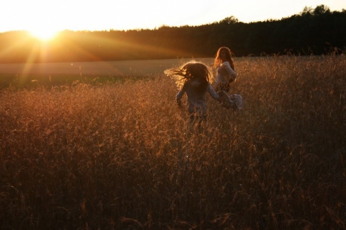 IMG 4795 700x466 Девушки в поле   Girls in the field