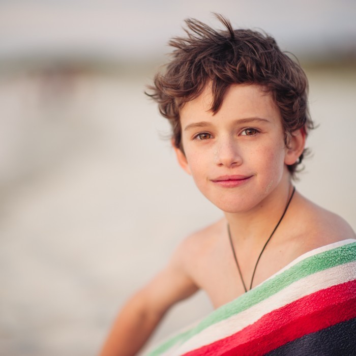 angelalumsden 2011 12 03 beach14 700x700 Мальчик с полотенцем   Boy with a towel